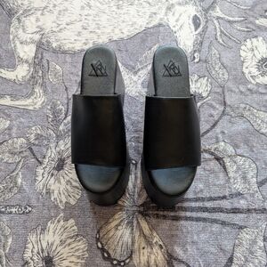 YRU Gwen Platform Sandals